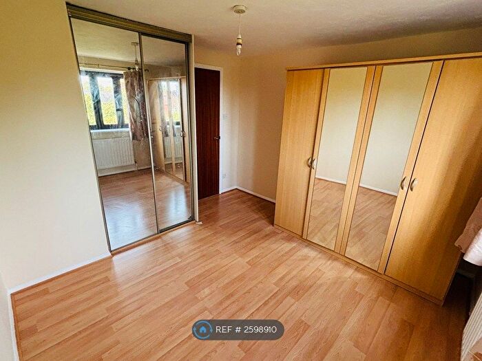 1 Bedroom Flat To Rent In Birchwood Close, Morden, SM4