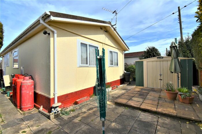 2 Bedroom Mobile/park Home For Sale In East Hill Road, Knatts Valley, Sevenoaks, TN15