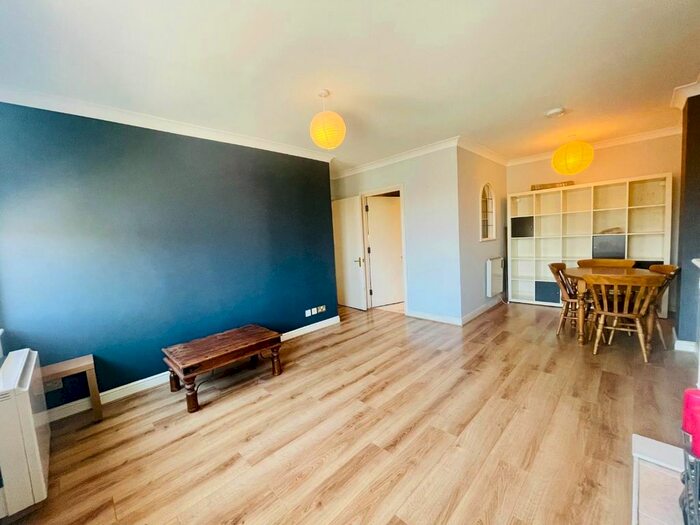2 Bedroom Flat To Rent In Hartington Road, London, W13