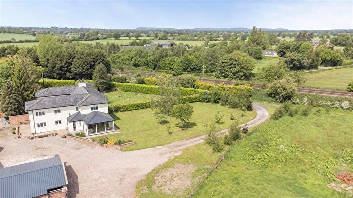 4 Bedroom Semi-Detached House For Sale In Pinsley Green, Wrenbury, Nantwich., CW5
