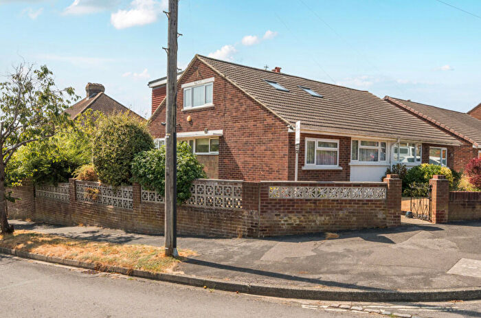 2 Bedroom Bungalow For Sale In Courtmount Grove, Drayton, Portsmouth, Hampshire, PO6