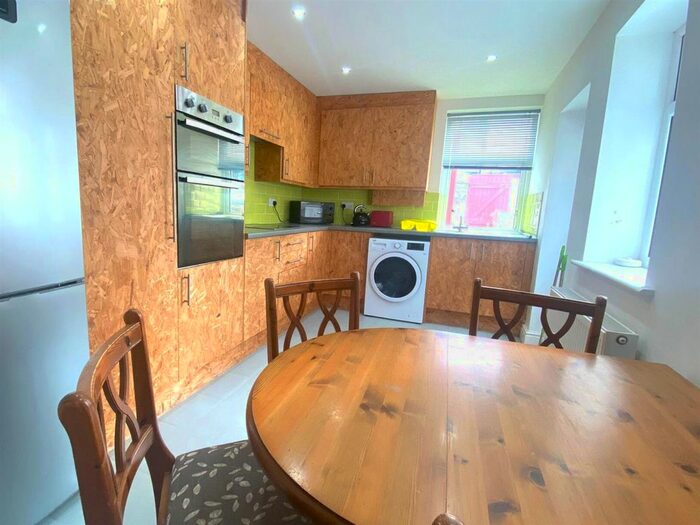 4 Bedroom Property To Rent In Balmoral Road, Lancaster, LA1