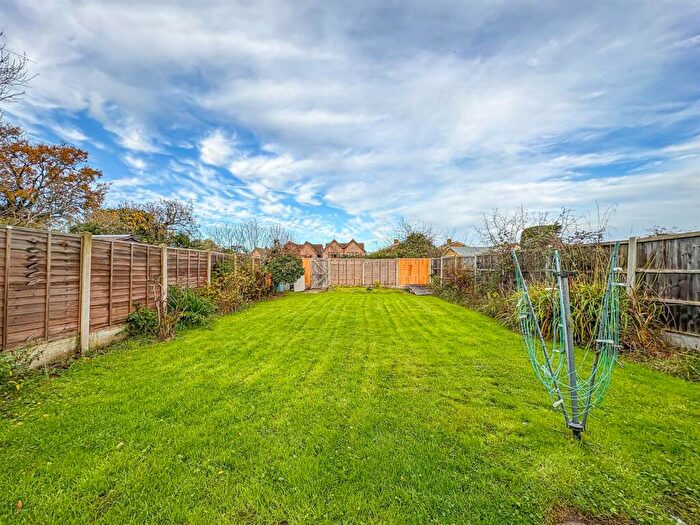 2 Bedroom Semi-Detached Bungalow For Sale In Grasmere Avenue, Hullbridge, Hockley, SS5