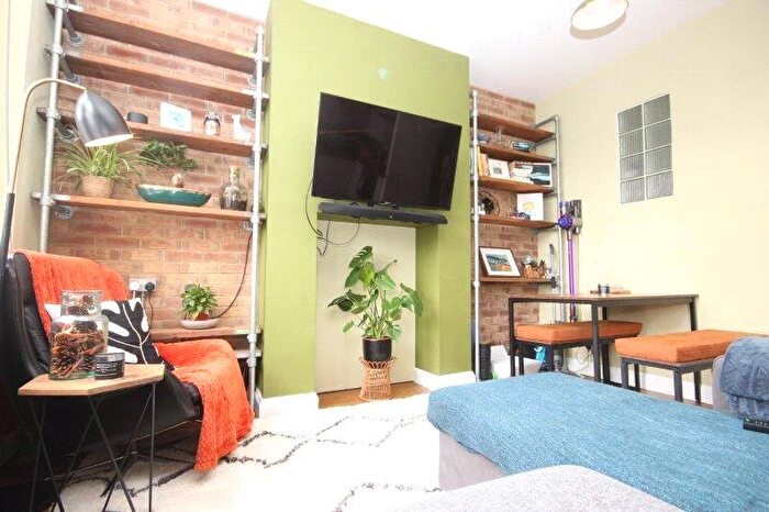 1 Bedroom Apartment To Rent In Hanham Road, Bristol, BS15
