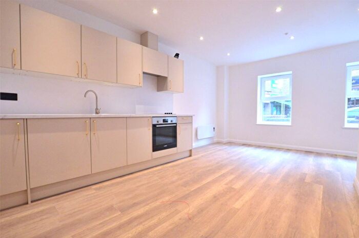 1 Bedroom Flat To Rent In London Road, Redhill, Surrey, RH1