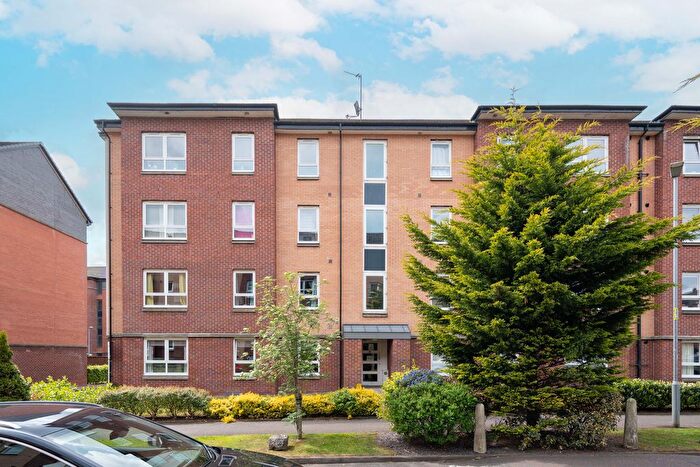 2 Bedroom Flat To Rent In Springfield Gardens, Glasgow, G31