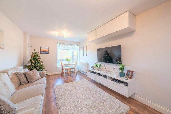 2 Bedroom Flat To Rent In St Pancras Way, Camden, London, NW1