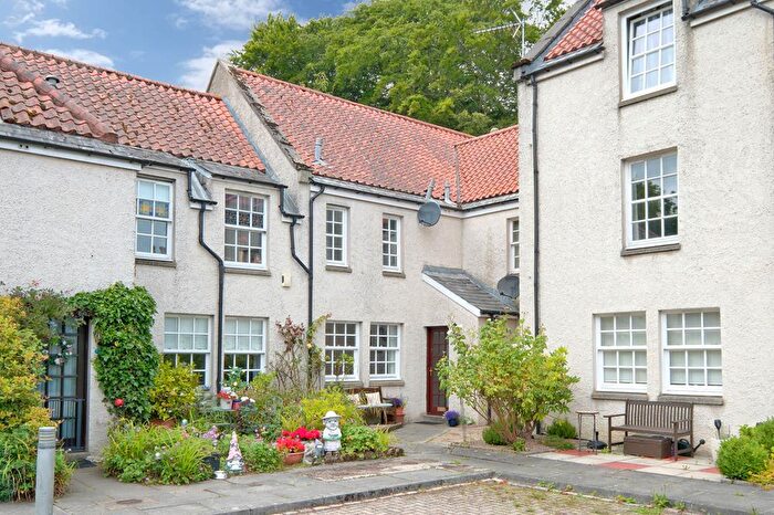 3 Bedroom Terraced House To Rent In Seaton Stables, Don Street, AB24