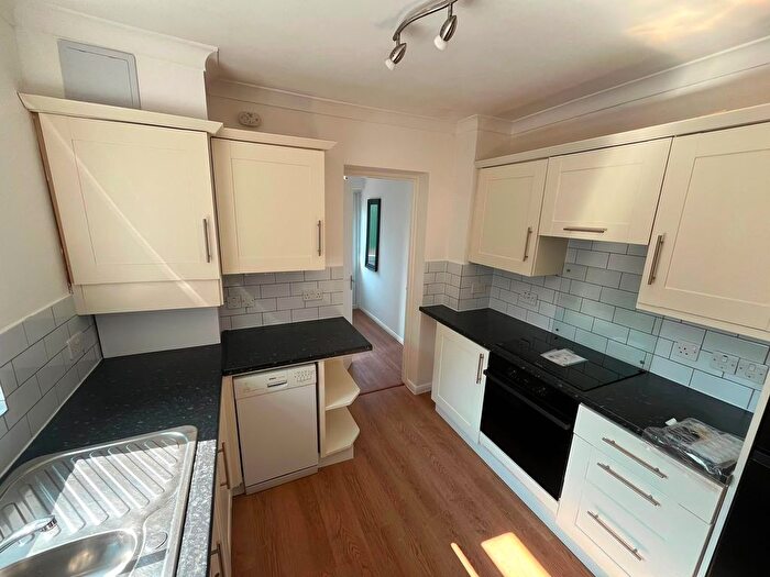 2 Bedroom Maisonette To Rent In Lea Road, Enfield, EN2