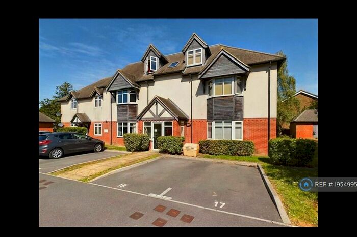 2 Bedroom Flat To Rent In Overton Court, Tongham, Farnham, GU10