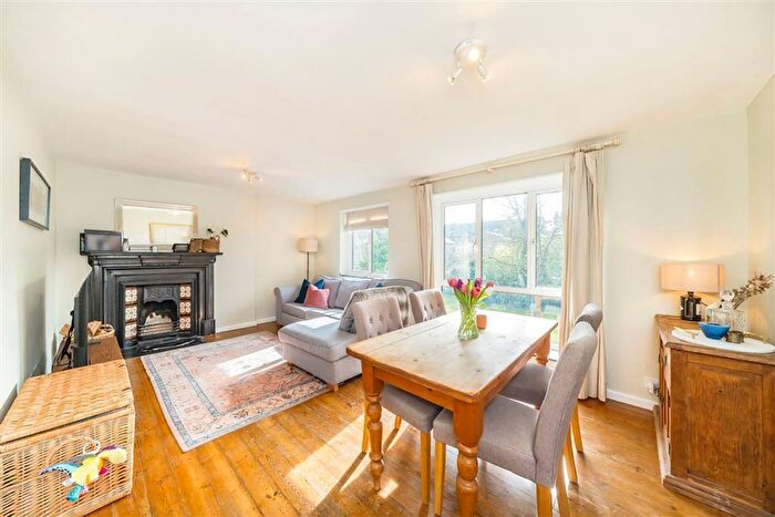 3 Bedroom Maisonette For Sale In Cambray Road, Balham, SW12