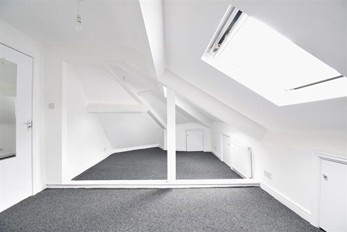 3 Bedroom Flat To Rent In Glossop Road, Sheffield, S10