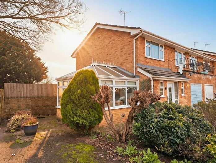 3 Bedroom End Terrace House For Sale In Erleigh Dene, Newbury, RG14