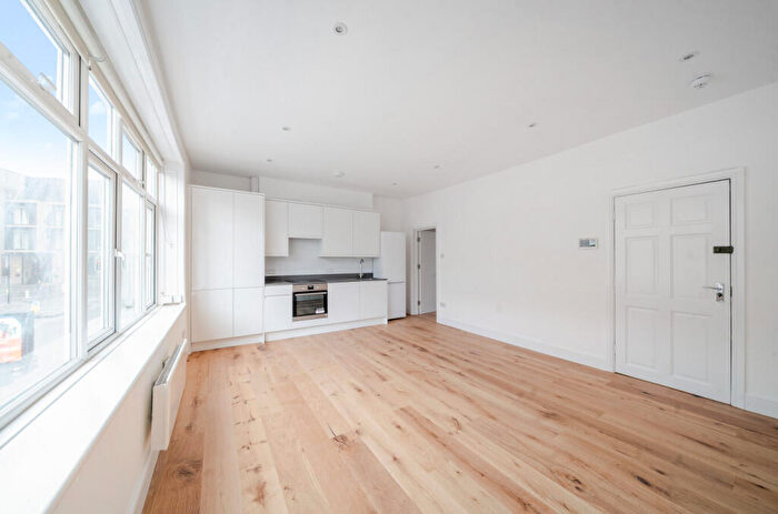 1 Bedroom Apartment To Rent In Cricklewood Lane, Childs Hill, London, NW2