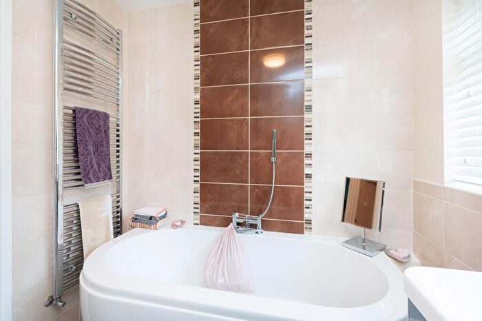 3 Bedroom Detached Bungalow For Sale In Greenfield Crescent, Stonesfield, OX29