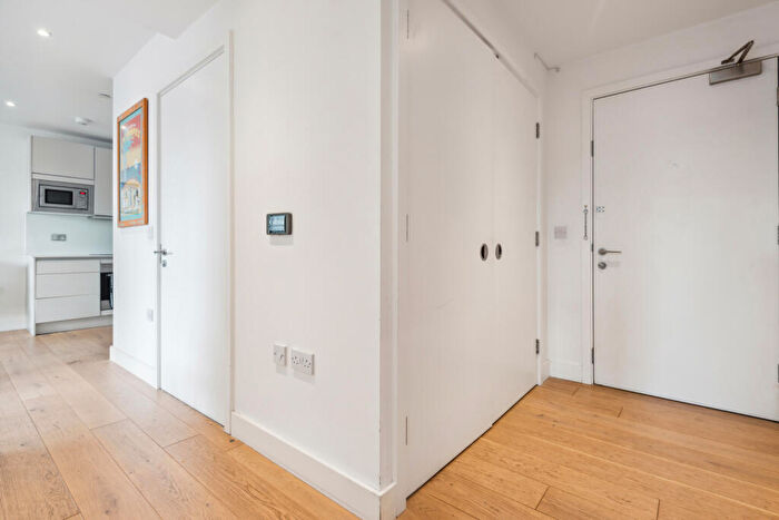 1 Bedroom Flat To Rent In Cobalt Place, Battersea Park, SW11
