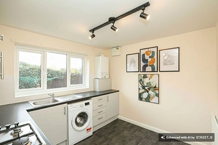 2 Bedroom Flat For Sale In Alford Close, Chesterfield, S40