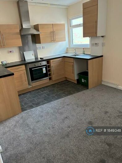 2 Bedroom Flat To Rent In Church Walk, Bideford, EX39