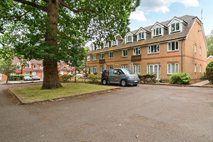 Studio For Sale In Alexandra Gardens, Knaphill, Woking, GU21