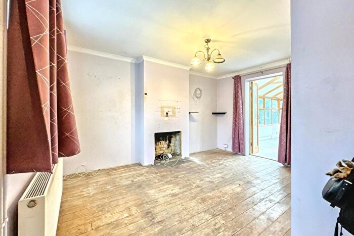 2 Bedroom Semi-Detached House For Sale In Scott Road, Ipswich, Suffolk, IP3