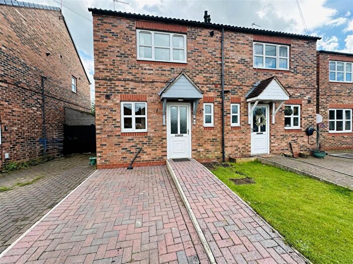 3 Bedroom Semi-Detached House For Sale In Ferry Close, Hemingbrough, Selby, YO8