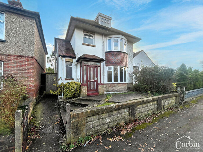 4 Bedroom Detached House For Sale In Hyde Road, Bournemouth, BH10