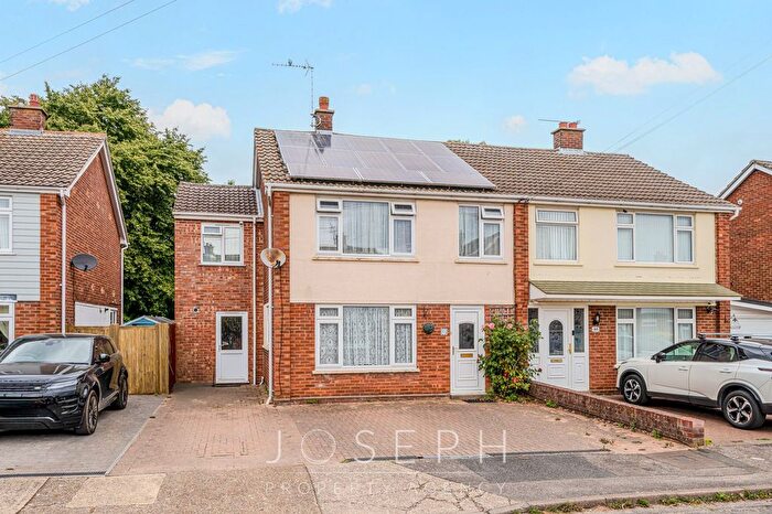 4 Bedroom Semi-Detached House For Sale In Lonsdale Close, Ipswich, IP4