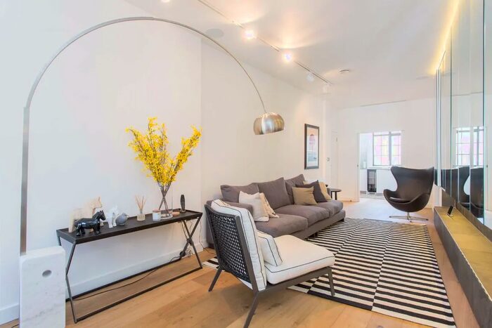3 Bedroom Flat To Rent In Cockspur Street, Piccadilly Circus, SW1Y