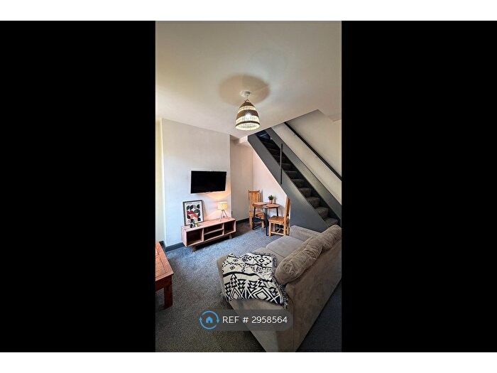 3 Bedroom Semi Detached House To Rent In Myrtle St, Middlesbrough, TS1