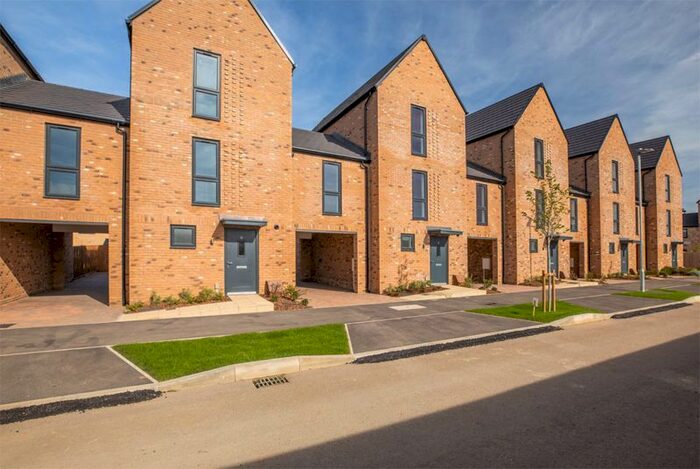 4 Bedroom Town House To Rent In Blackthorn Way, Winteringham, St. Neots, PE19
