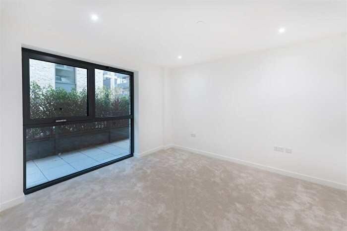 2 Bedroom Apartment To Rent In Anax Street, London, N4