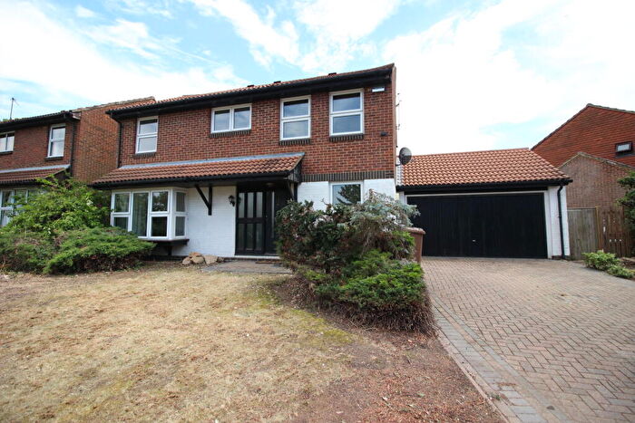 4 Bedroom Detached House For Sale In Auriol Park Road, Worcester Park, KT4