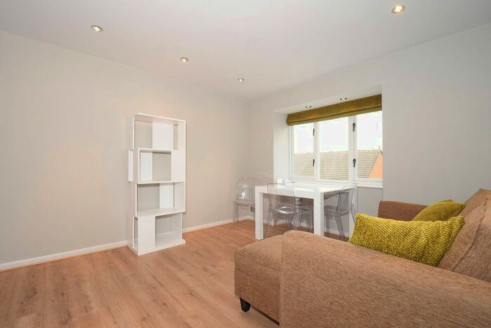 1 Bedroom Flat To Rent In Peartree Avenue, Earlsfield, London, SW17