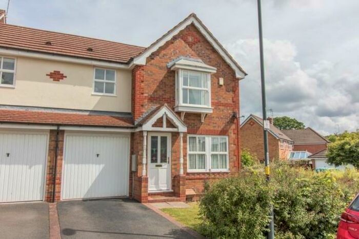 3 Bedroom End Of Terrace House To Rent In Oak Way, Coventry, CV4