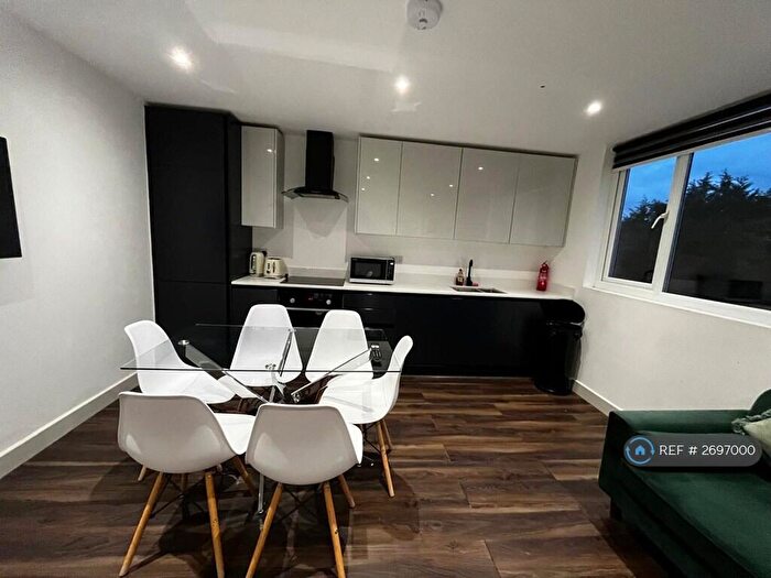 3 Bedroom Flat To Rent In Finchley Road, London, NW11