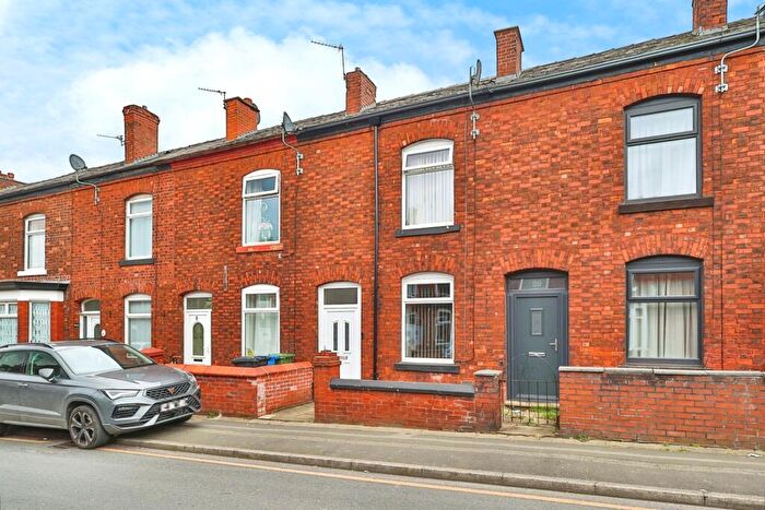 2 Bedroom Terraced House For Sale In Lumn Road, Hyde, Greater Manchester, SK14