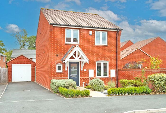 3 Bedroom Detached House To Rent In Scafell Avenue, Chesterfield, S41