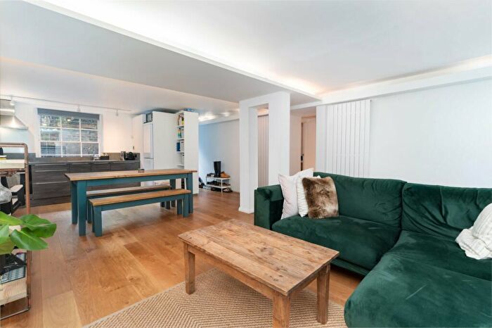 2 Bedroom Apartment To Rent In St Paul's Place, Islington, London, N1