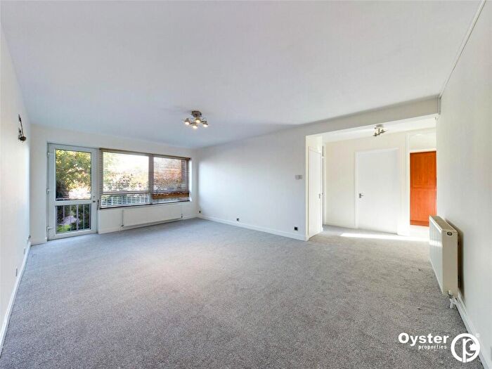 2 Bedroom Apartment To Rent In Chase Road, The Pines Chase Road, N14