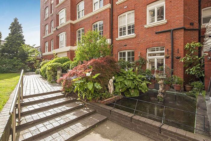 2 Bedroom Apartment To Rent In Grove End Road, St John's Wood, NW8