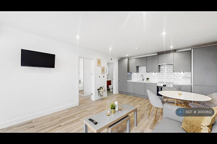 1 Bedroom Flat To Rent In Dawlish Drive, Pinner, HA5