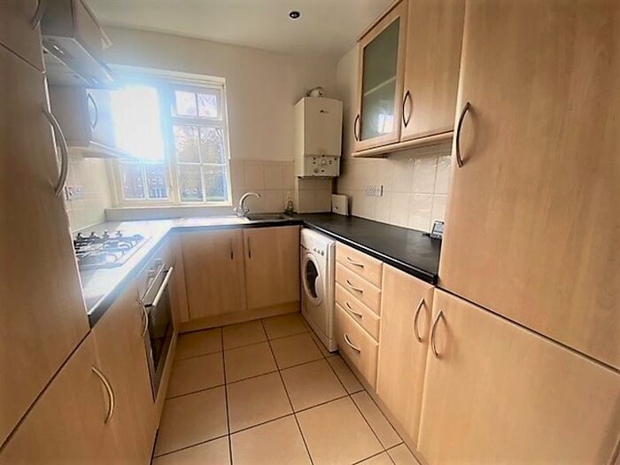2 Bedroom Flat To Rent In Addiscombe Road, Croydon, CR0