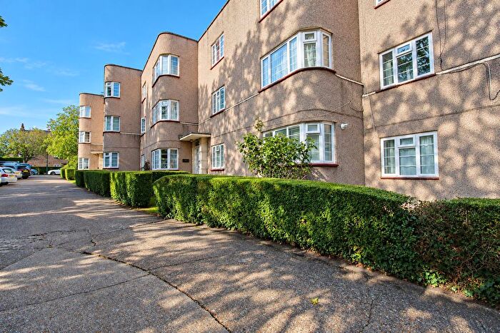 3 Bedroom Flat For Sale In Sutton Common Road, Sutton, SM1
