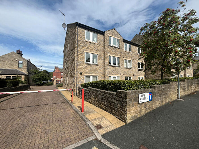 2 Bedroom Flat To Rent In Town Square, Kerry Garth, Leeds, LS18