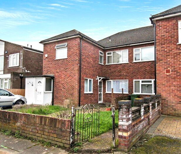 2 Bedroom Maisonette For Sale In Essex Close, Romford, Essex, RM7