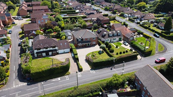 5 Bedroom Detached House For Sale In Old Kempshott Lane, Basingstoke, RG22