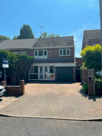 3 Bedroom Semi-Detached House For Sale In The Croftway, Handsworth Wood, Birmingham, B20