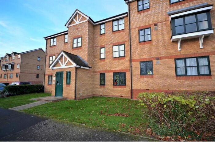 1 Bedroom Flat To Rent In Lovegrove Drive, Slough, SL2