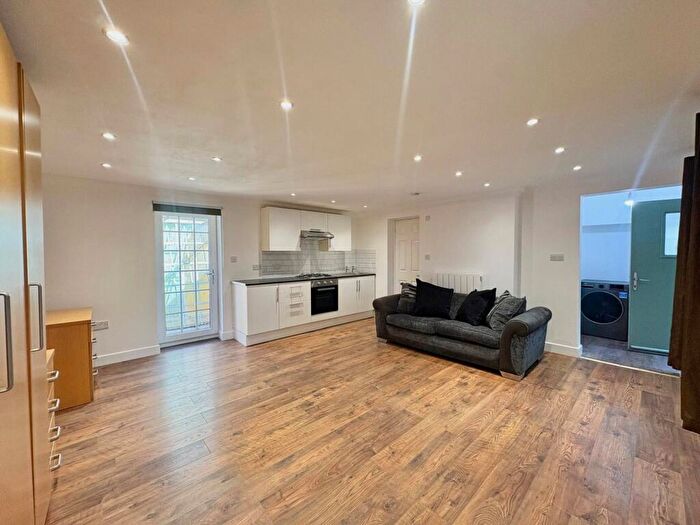 Studio To Rent In Upper Chobham Road, Camberley, Surrey, GU15