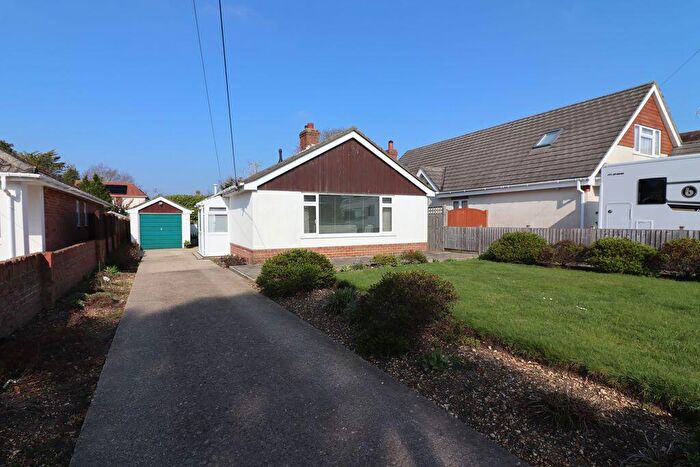 3 Bedroom Bungalow For Sale In Avenue Road, Christchurch, BH23